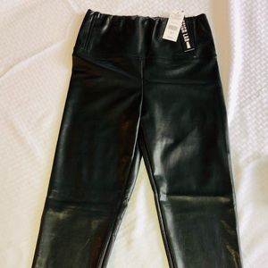 Leather effect leggings